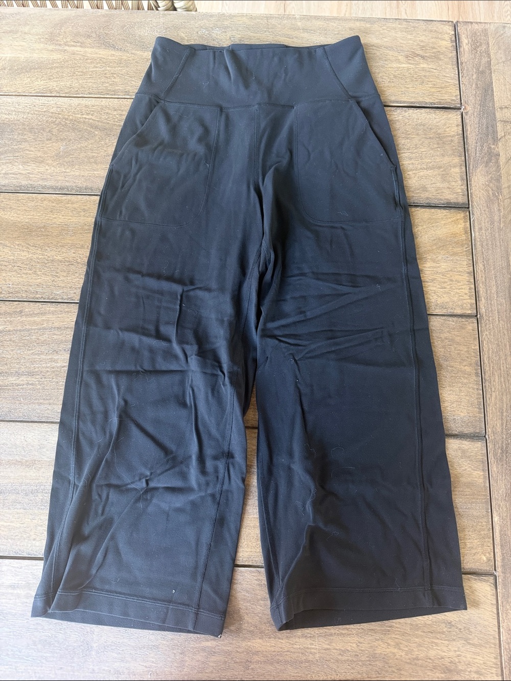 Black Wide-Leg Crop Active Pants